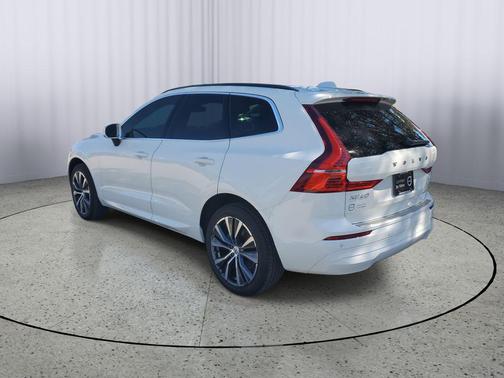2022 Volvo XC60 B5 Momentum