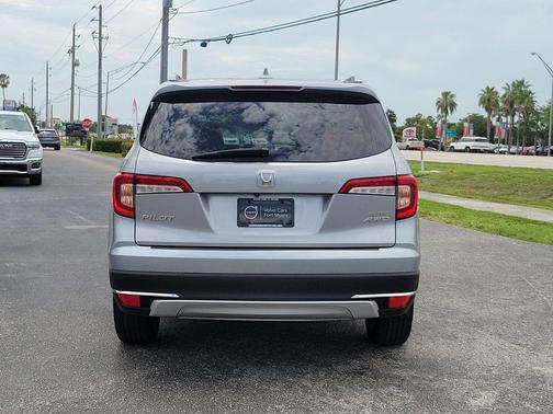 Lunar Silver Metallic 2021 Honda Pilot AWD Elite