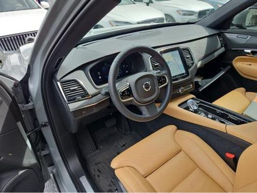 2025 Volvo XC90 B5 Ultra
