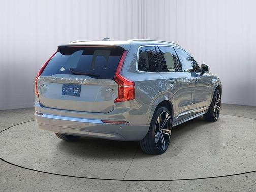 2025 Volvo XC90 B5 Ultra