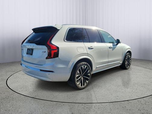 Crystal White Pearl 2026 Volvo XC90 Plus, B6 AWD Gas (mild hybrid), Gasoline, Bright, 7 Seats