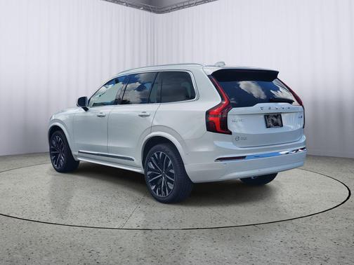 Crystal White Pearl 2026 Volvo XC90 Plus, B6 AWD Gas (mild hybrid), Gasoline, Bright, 7 Seats