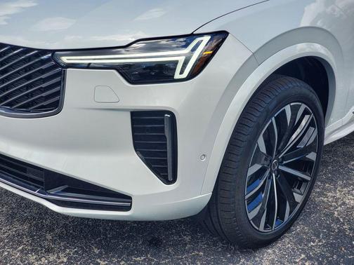 Crystal White Pearl 2026 Volvo XC90 Plus, B6 AWD Gas (mild hybrid), Gasoline, Bright, 7 Seats