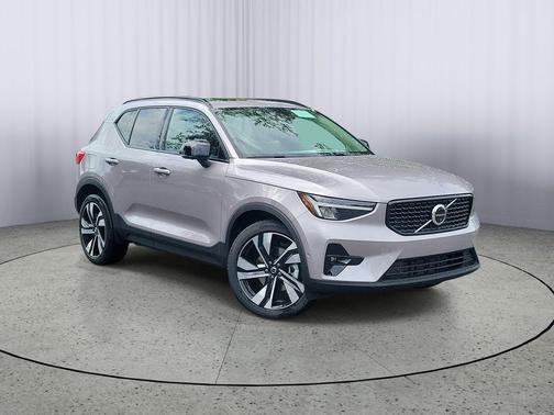 Aurora Silver 2026 Volvo XC40 Plus, B5 AWD Gas (mild hybrid), Dark