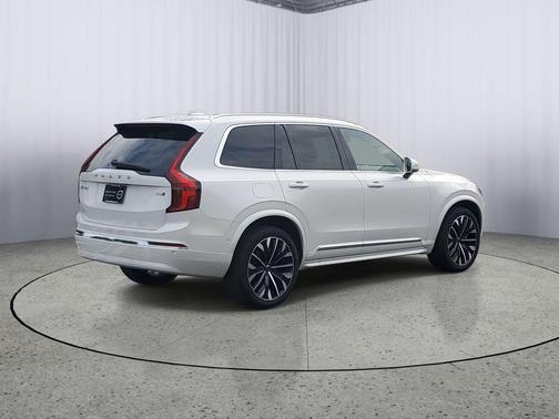 2025 Volvo XC90 B5 Plus 7-Seater