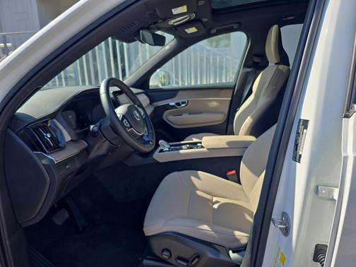 2025 Volvo XC90 Plus 2025.5