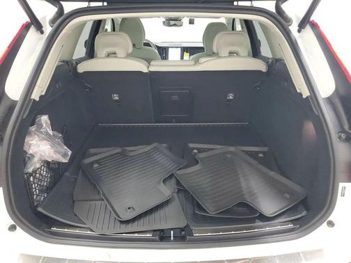 2025 Volvo XC60 Plug-In Hybrid T8 Plus