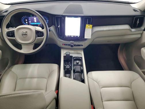 2025 Volvo XC60 Plug-In Hybrid T8 Plus