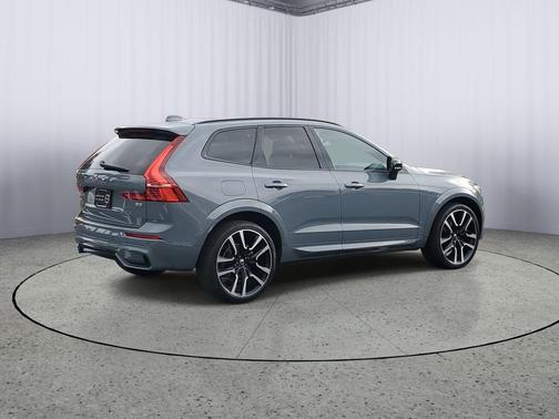 2023 Volvo XC60 B5 Ultimate Dark Theme