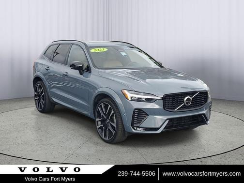 2023 Volvo XC60 B5 Ultimate Dark Theme