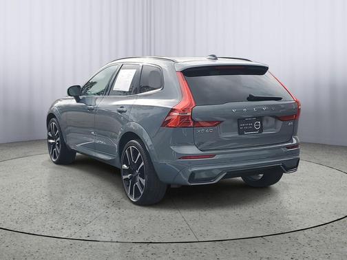 2023 Volvo XC60 B5 Ultimate Dark Theme