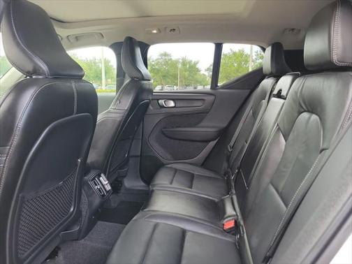 2025 Volvo XC40 B5 Plus Bright Theme