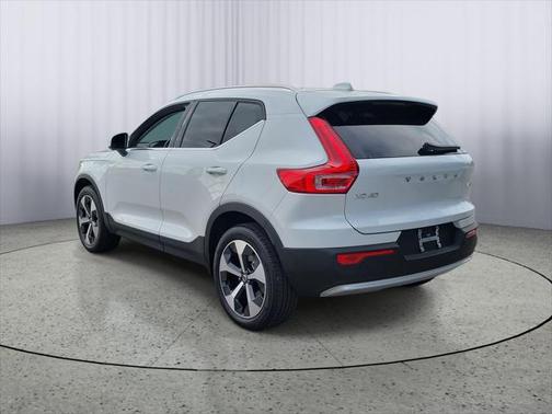2025 Volvo XC40 B5 Plus Bright Theme