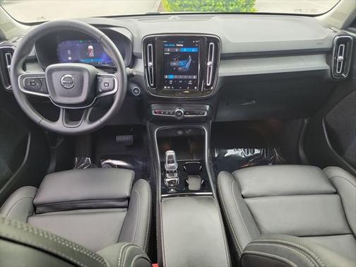 2025 Volvo XC40 B5 Plus Bright Theme
