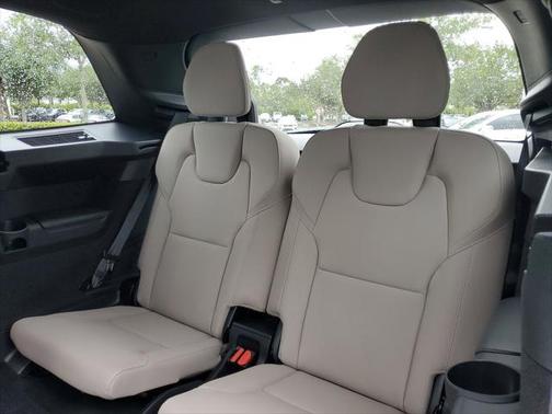 2025 Volvo XC90 B5 Plus 7-Seater