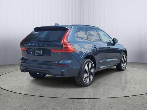 2025 Volvo XC60 Plug-In Hybrid T8 Plus