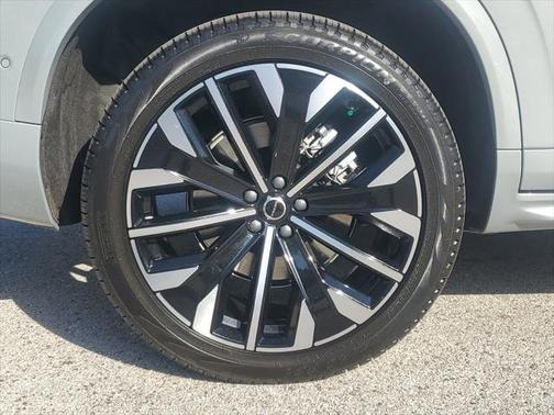 2025 Volvo XC90 Plug-In Hybrid T8 Plus 7-Seater