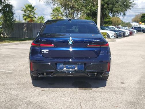 2025 BMW 760 xDrive