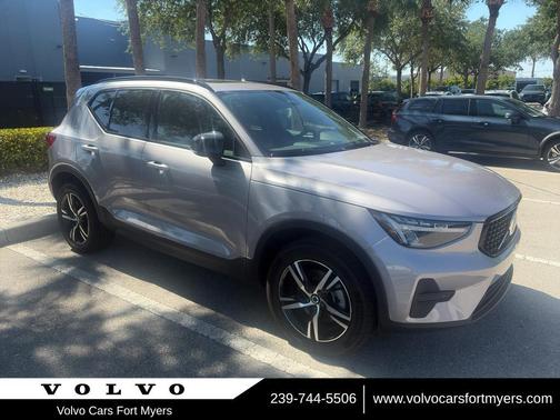 Aurora Silver 2026 Volvo XC40 Core, B4 FWD Gas (mild hybrid), Dark
