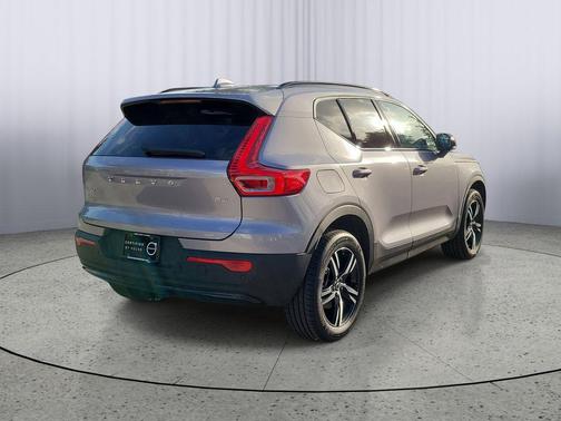 Aurora Silver 2026 Volvo XC40 Core, B4 FWD Gas (mild hybrid), Dark
