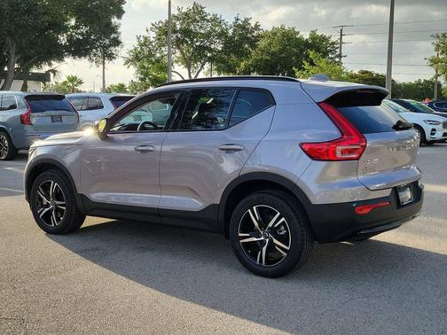 Aurora Silver 2026 Volvo XC40 Core, B4 FWD Gas (mild hybrid), Dark