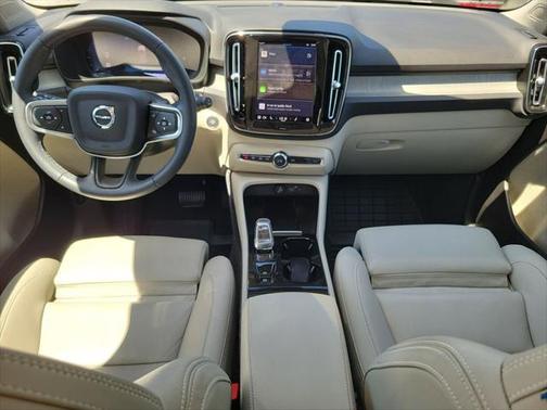 2025 Volvo XC40 B5 Plus Bright Theme