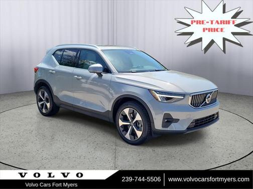 2025 Volvo XC40 B5 Plus Bright Theme