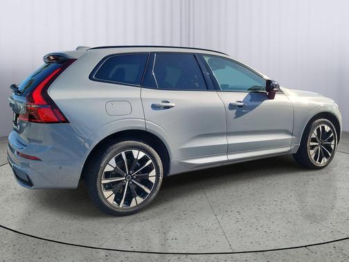Vapour Grey Metallic 2026 Volvo XC60 B5 Plus
