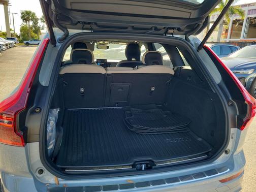 Vapour Grey Metallic 2026 Volvo XC60 B5 Plus