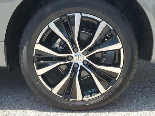 2025 Volvo XC60 Plus