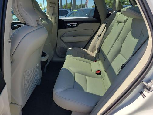 Crystal White Metallic 2026 Volvo XC60 B5 Ultra