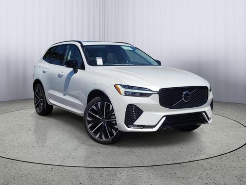 Crystal White Metallic 2026 Volvo XC60 B5 Ultra