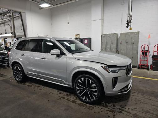 2025 Volvo XC90 B6 Plus 7-Seater