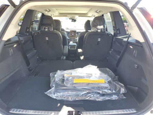 2026 Volvo XC90 B5 Ultra 6-Seater