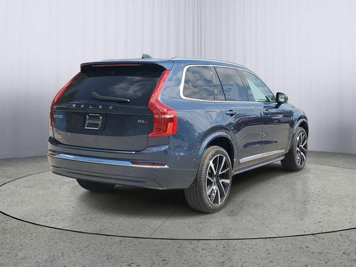2025 Volvo XC90 B6 Plus 7-Seater