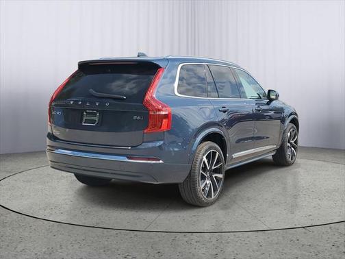 2025 Volvo XC90 B6 Plus 7-Seater