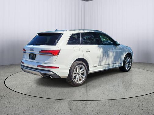 Glacier White Metallic 2025 Audi Q7 55 Premium Plus
