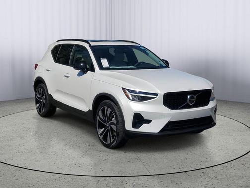 2026 Volvo XC40 B5 Plus