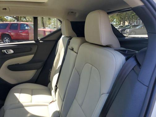 2026 Volvo XC40 B5 Plus