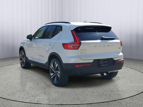 2026 Volvo XC40 B5 Plus