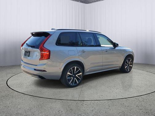 2023 Volvo XC90 Recharge Plug-In Hybrid T8 Ultimate Dark Theme 7-Seater