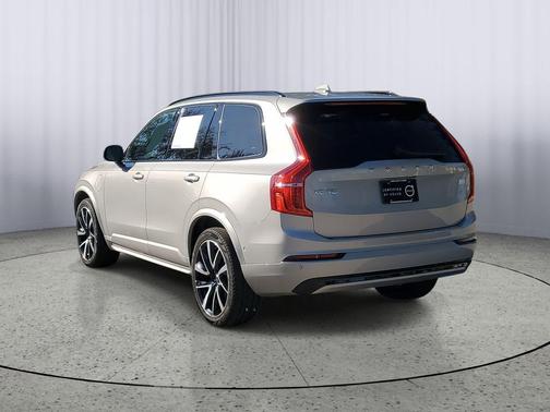 2023 Volvo XC90 Recharge Plug-In Hybrid T8 Ultimate Dark Theme 7-Seater