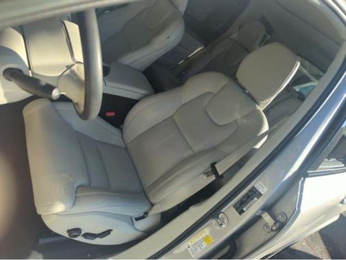 2023 Volvo XC90 Recharge Plug-In Hybrid T8 Ultimate Dark Theme 7-Seater