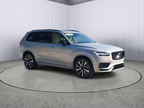 2023 Volvo XC90 Recharge Plug-In Hybrid T8 Ultimate Dark Theme 7-Seater
