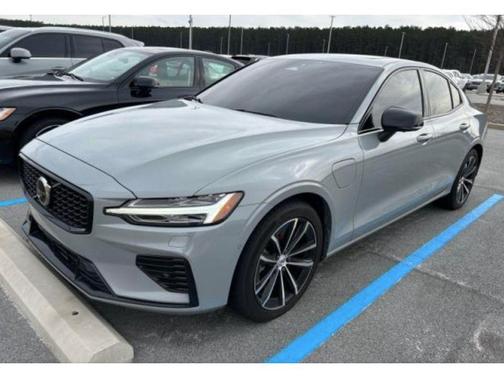 2025 Volvo S60 Plug-In Hybrid T8 Plus