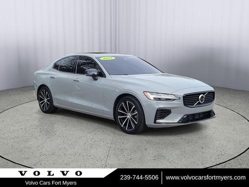 2025 Volvo S60 Plug-In Hybrid T8 Plus