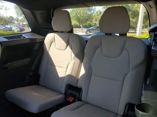2025 Volvo XC90 B6 Plus 6-Seater