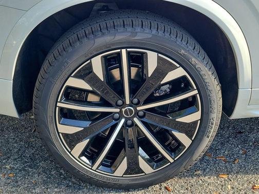 2026 Volvo XC90 Plus, B5 AWD Gas (mild hybrid), Gasoline, Bright, 7 Seats