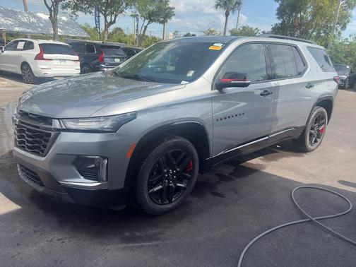Sterling Gray Metallic 2024 Chevrolet Traverse Premier