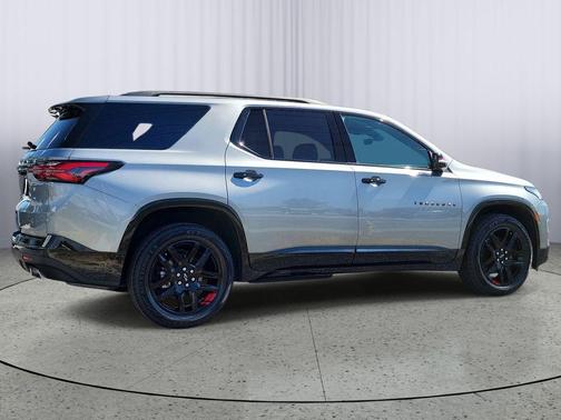 Sterling Gray Metallic 2024 Chevrolet Traverse Premier